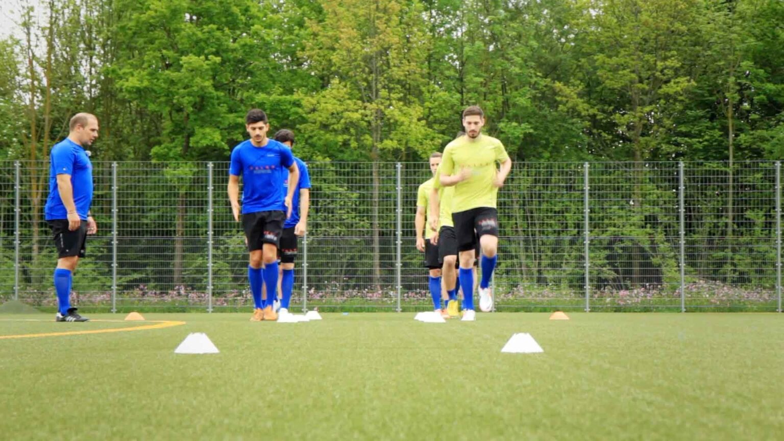 Fußballtraining ⚽ So bringst du dein Team nach vorne.🥇1x1SPORT