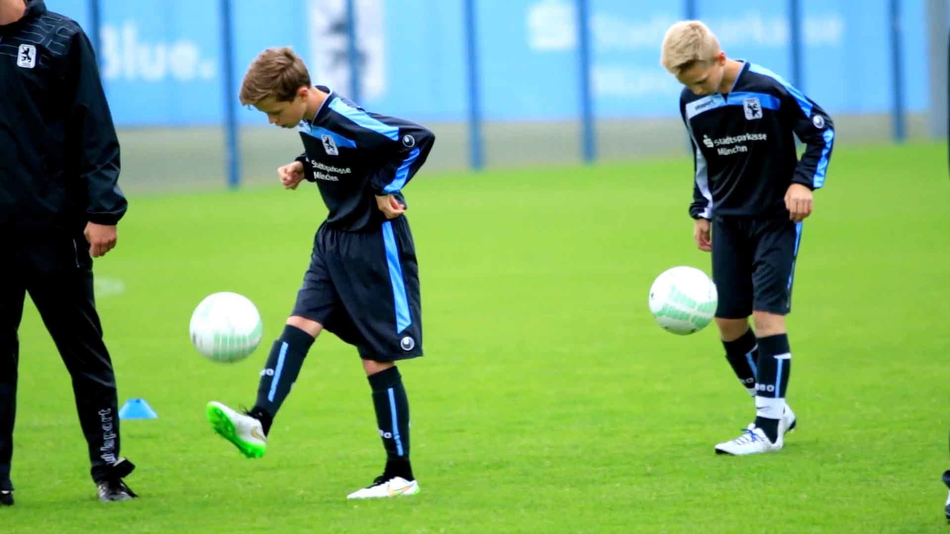 Fußball-der-Profis-von-Morgen-U12-U14-02_1860_U12-Hütchen-Parcous_Finte_Zidane
