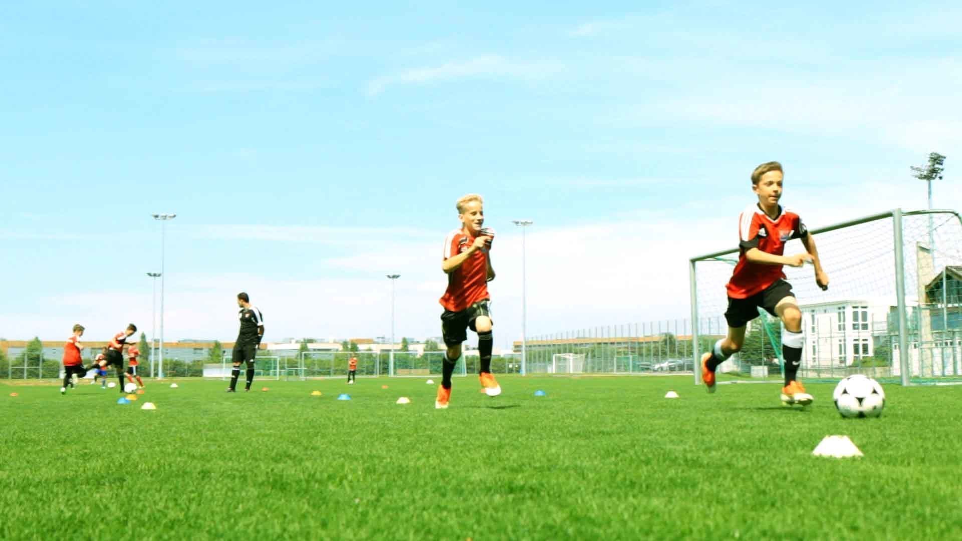 Reaktion & Technik im Jugendfußball: Fangspiel mit Ball