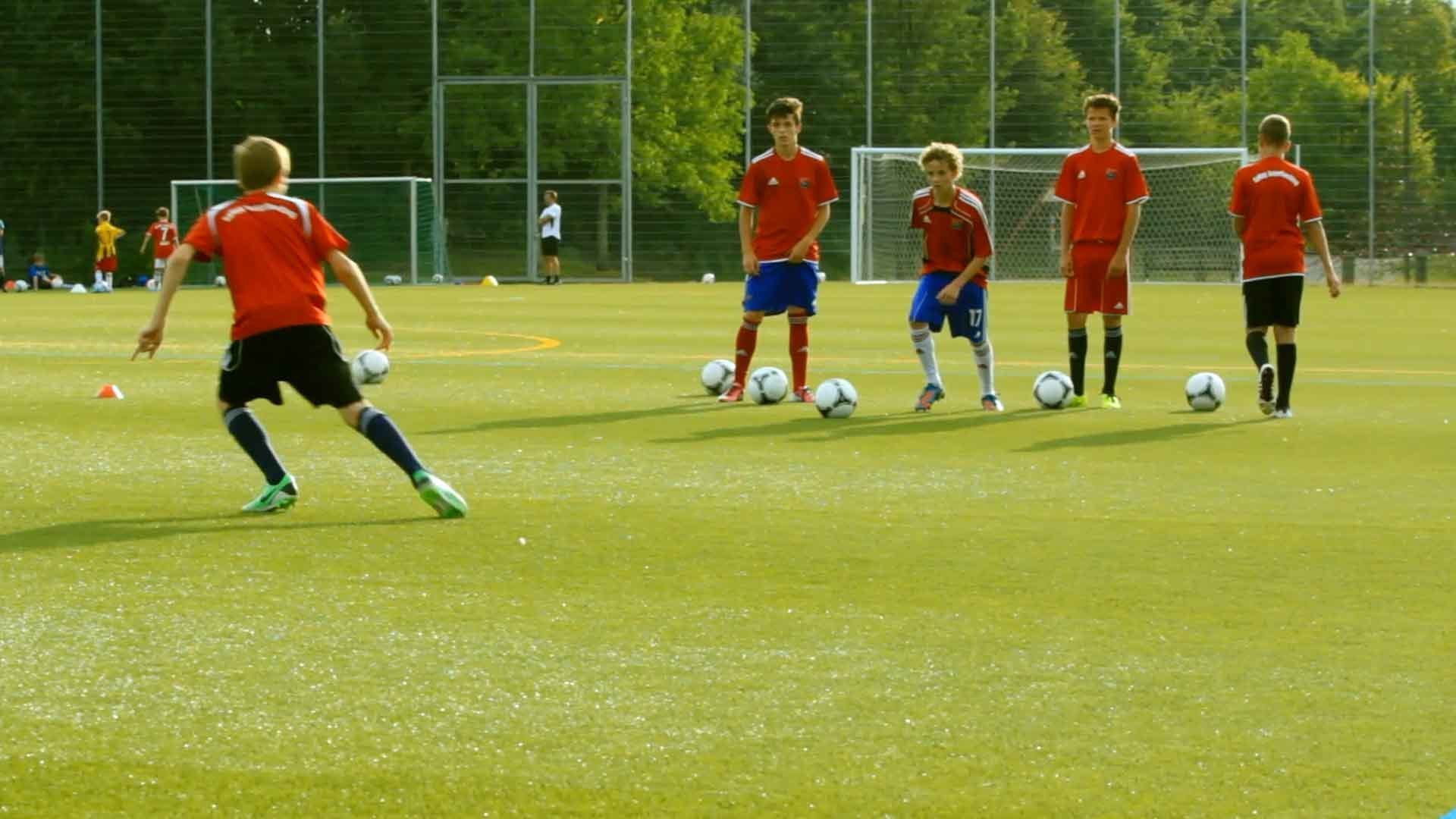 Fußball_Ausbildungskonzept-27_DE_Schattenspiel