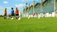 Fußballübung für Kinder - schneller Torabschluss im 1 gegen 1