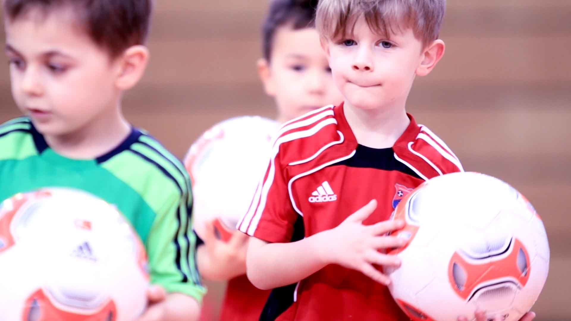 Fußball_Bambini-24_DE_Parcours-Aufbau