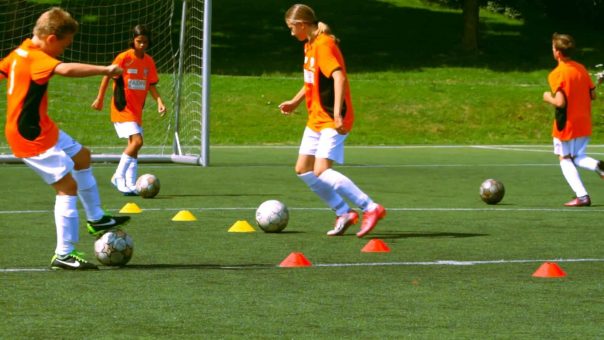 Fußballübung Sternlauf – Dribbling perfektionieren!