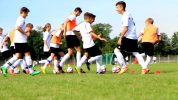 Schnelligkeitsübung für Fußballmannschaften – Hasenjagd (mit Ball)
