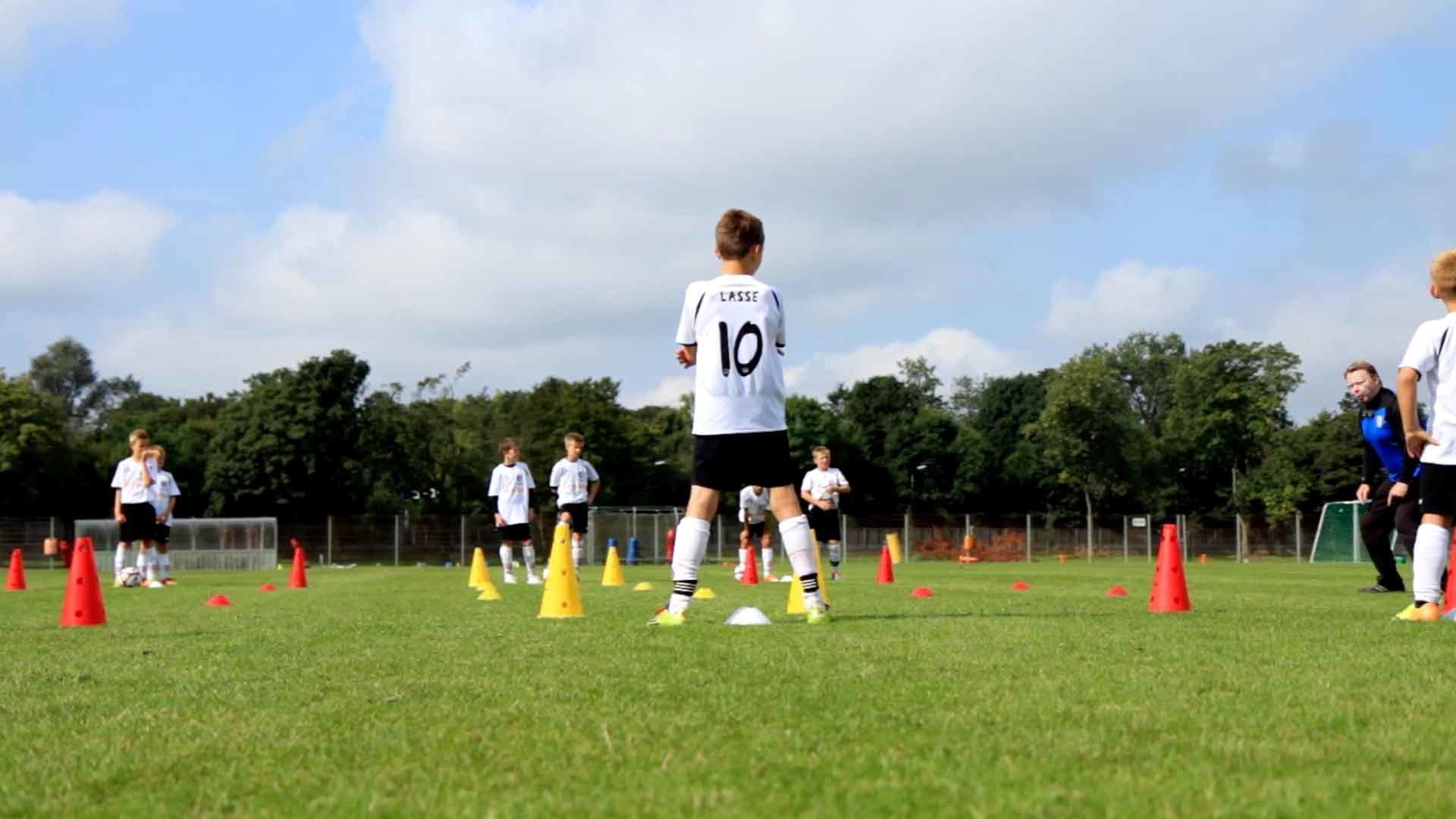 Speed_Schnelligkeitstraining_im_Fußball-20_DE_Dreierpass
