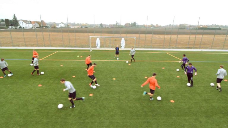 Fußball Athletiktraining - Zirkeltraining mit 10 Stationen - 1x1SPORT