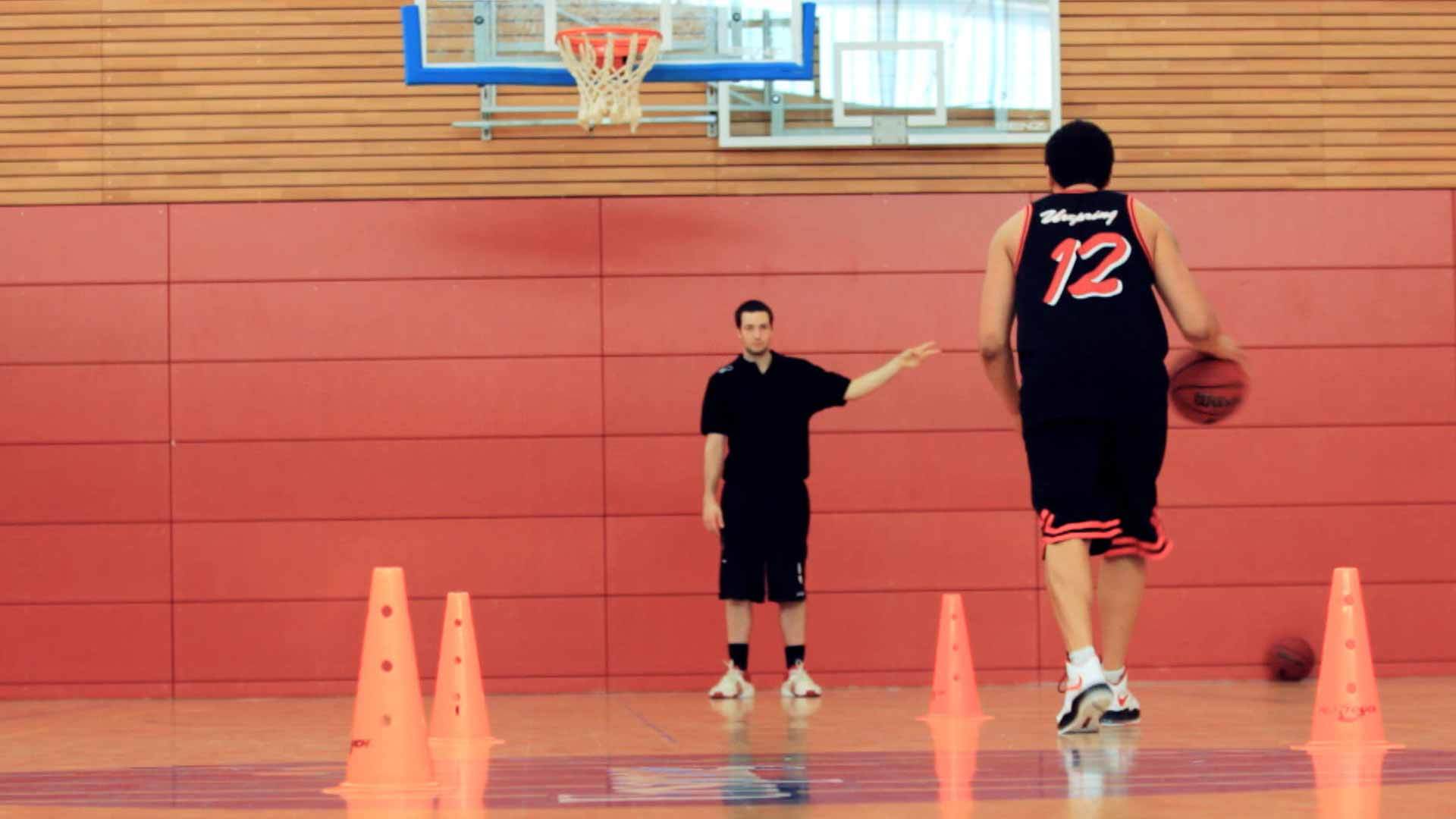 Annäherung des Point Guards an den Korb