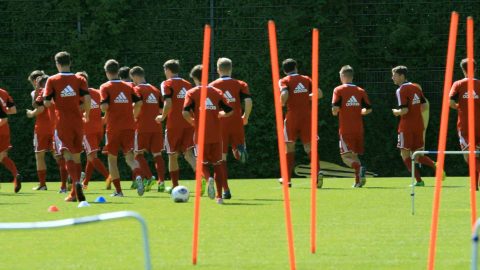 Spieler beim Ausdauertraining Auslaufen im Mannschaftsverbund – Ein bekanntes Bild auf den Fußballplätzen! Doch bringt’s das wirklich?