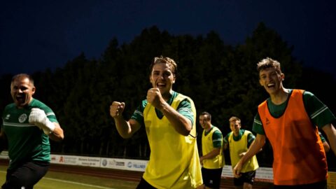 Spieler nach einem erfolgreichen Torschuss Spieler nach einem erfolgreichen Torschuss