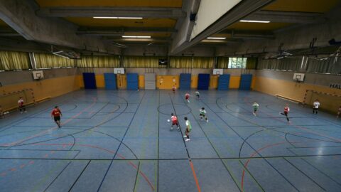 Von der Abwehr zum Angriff: Effektives Fußball-Hallentraining im 3 gegen 3