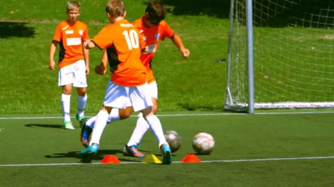 Ingo_Jugend_8_2 In der Übersteiger-Variation ist es manchmal schwierig, aneinander vorbeizukommen. Deshalb sollten sich die Spieler ein Signal ausmachen