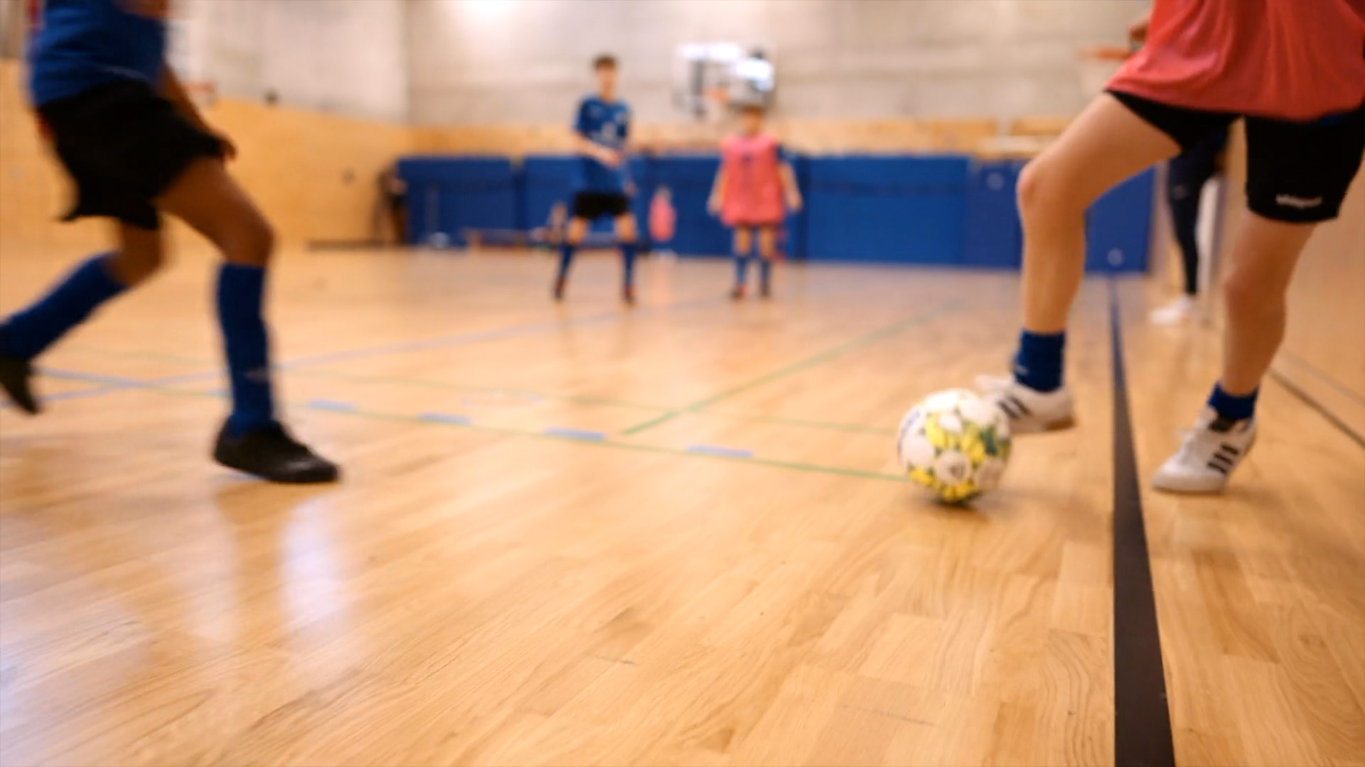Fußballaction in der Halle